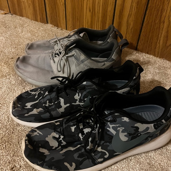 Red And Black Camouflage Print Men's Sneakers